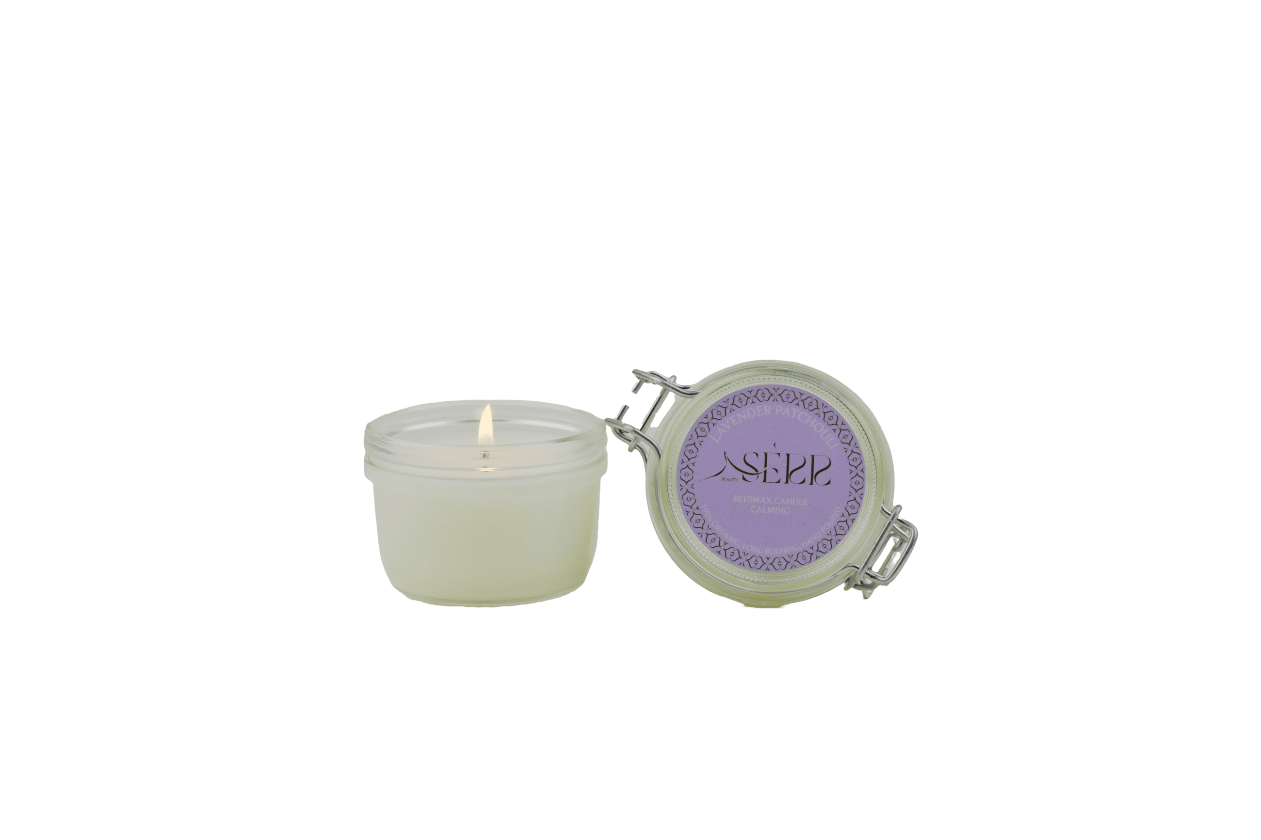 SerrBeauty Lavendel & Patchouli Bienenwachs Duftkerze 125 g in einem eleganten Glasbehälter mit Bügelverschluss. Handgefertigte Bio-Bienenwachskerze für entspannende Aromatherapie.