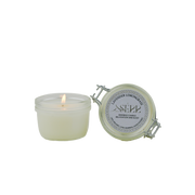 SerrBeauty Lavendel & Zitronengras Bienenwachs Duftkerze 125 g in einem stilvollen Glasbehälter mit Deckel. Handgefertigte, biologische Bienenwachskerze für entspannende Aromatherapie und erfrischenden Duft.