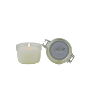 SerrBeauty Bienenwachskerze mit Eukalyptus, Zimt, Nelke & Zitrone im Glasbehälter. Handgefertigte Bio-Duftkerze für eine erfrischende und würzige Atmosphäre.